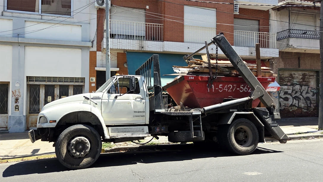 Camión de Volquetes Buenos Aires para alquiler de volquetes en Zona Norte